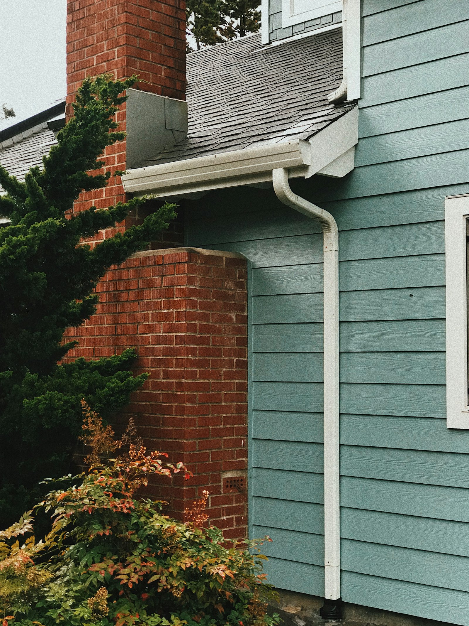 Gutter Cleaning & Repair 3